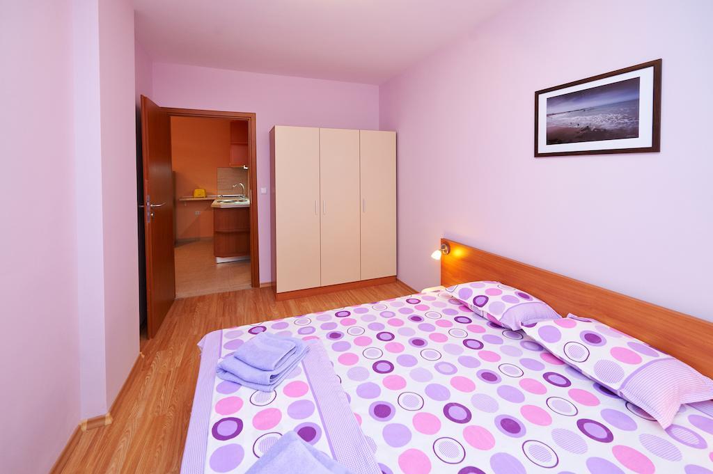 Apartments Dimitrovi Pomorie Szoba fotó